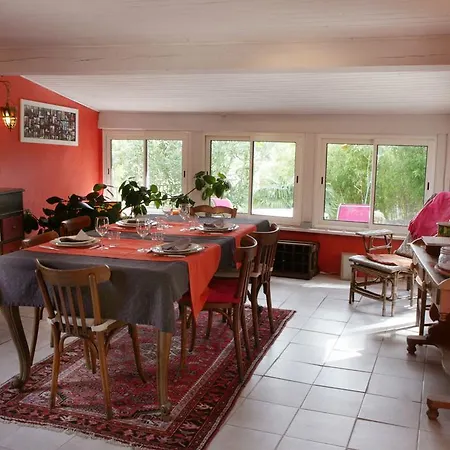 Des Pots Rouges Bed & Breakfast 3*